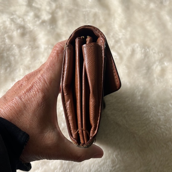 Authentic Louis Vuitton Sarah Wallet - pre-loved - Picture 4 of 16